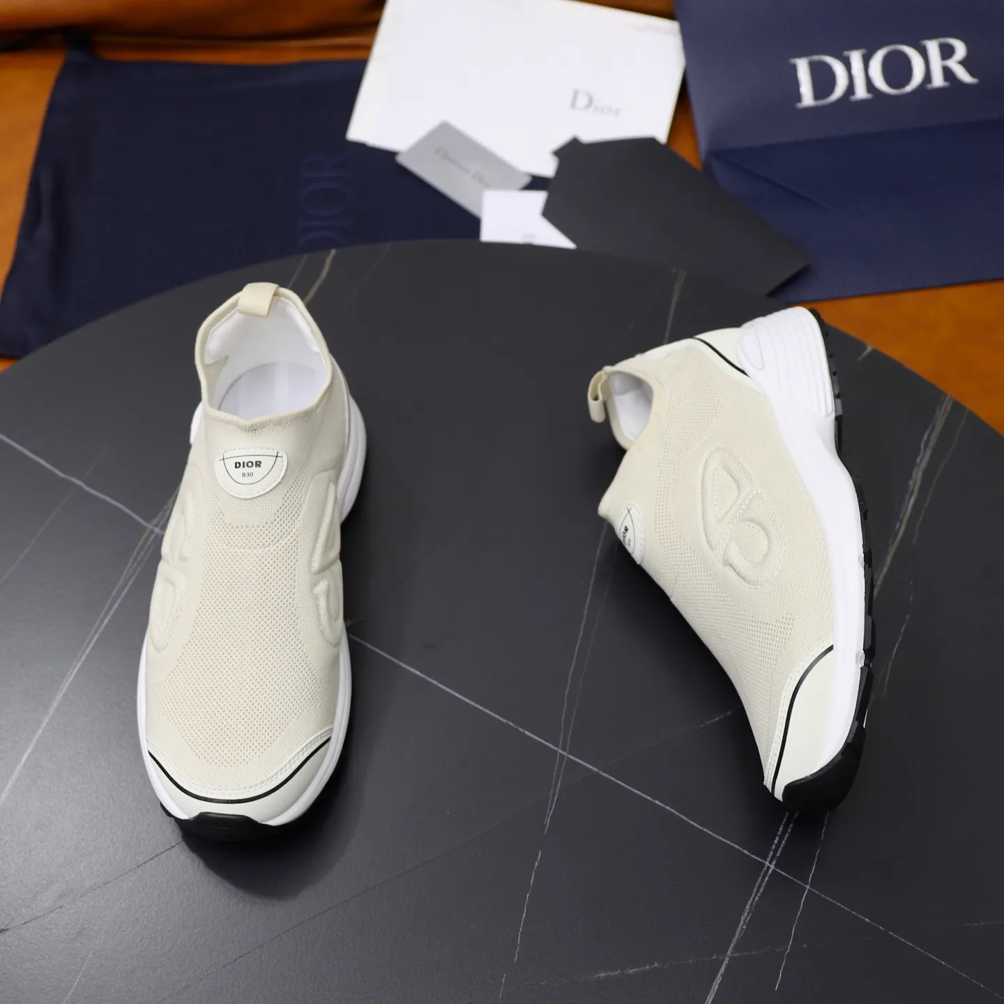 Men's shoes: 520💰Dior Dior B30 latest hot model shipped, original 1:1 manufacturing ▪️ Fabric: Original custom fly woven ▪️ Lining: Imported breathable mesh ▪️ Sole: Original molded non-slip outsole ▪️ Size: 38-46 (45, 46 custom-made, non-refundable)